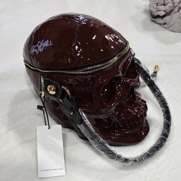 Glossy Red Skull Shoulder Bag NWT Fang Gold - Picture 3 of 13